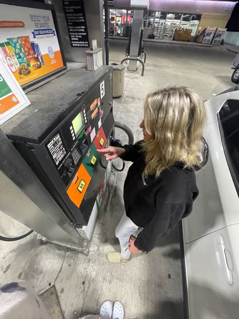 Gas Station Format, Getting Gas Aesthetic, Gas Station With Friends, Car At Gas Station At Night, Gas Stations At Night, Gas Format, Aesthetic Night With Friends, Aesthetic Gas Station Pics, Gas Station Video