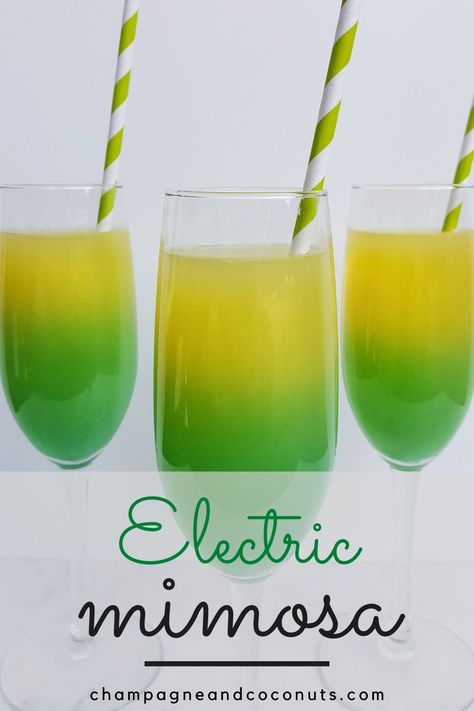 Yellow Drinks Alcohol, Champagne Brunch Ideas, Champagne Recipes, Mimosa Recipes, St Patricks Food, Mimosa Champagne, Sant Patrick, Layered Cocktails, St Patricks Day Drinks