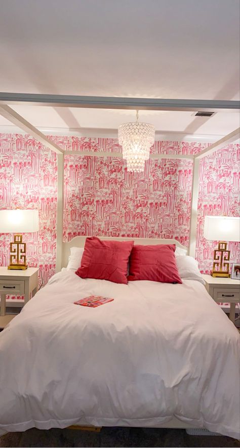 Pink preppy bedroom Hot Pink Bedroom Aesthetic Preppy, Preppy Bedroom Inspo Pink, Hot Pink And White Room, Barbie Inspired Bedroom, Preppy Wallpaper For Room, Barbie Bedroom Aesthetic, Hot Pink Room Ideas, Hot Pink Bedroom Aesthetic, Hot Pink Bedroom Ideas