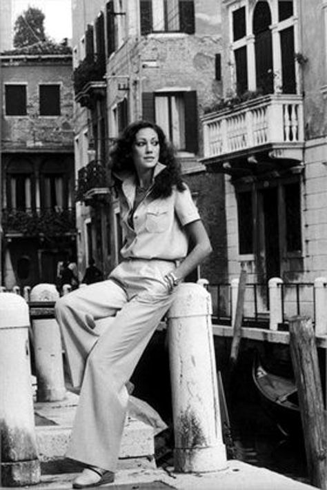 Styling Stories: Take A Peek At The Inspiration Behind La Dolce Vita | Free People Blog #freepeople Vintage Italy Aesthetic Fashion, Marissa Berenson, Italy Fashion Aesthetic, Vintage Italy Aesthetic, Italy Aesthetic Girl, Italy Aesthetic Outfit, Venice Fashion, Marisa Berenson, Learn Fashion