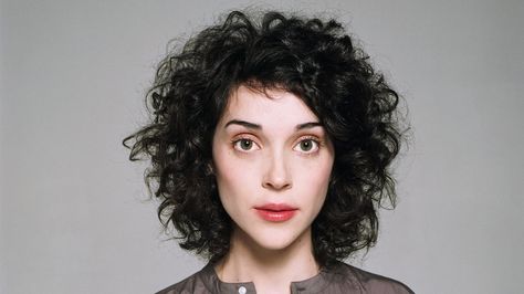 Music St. Vincent  Wallpaper Bob Perm, St Vincent Annie Clark, Cut Curly Hair, Annie Clark, St Vincent, Dorian Gray, Haircut For Thick Hair, Permed Hairstyles, Curly Hair Cuts