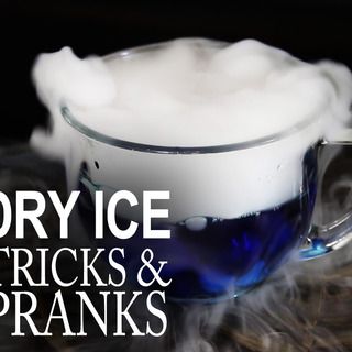 5 Awesome Tricks & Pranks With Dry Ice! Creepy Fog, Ice Video, Ice Party, Kitchen Science, Halloween Countdown, Dry Ice, Party Hacks, Cool Science, Prank Videos