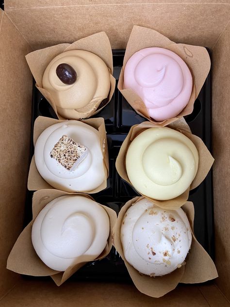 Waco, Texas – HAPPY CHAPPY TRAVELS Magnolia Bakery Cupcakes, Cupcake Food Truck, Magnolia Cupcakes, Magnolia Silos, Bakery Aesthetic, Baked Items, Cupcake Packaging, Magnolia Bakery, Maple Sugar