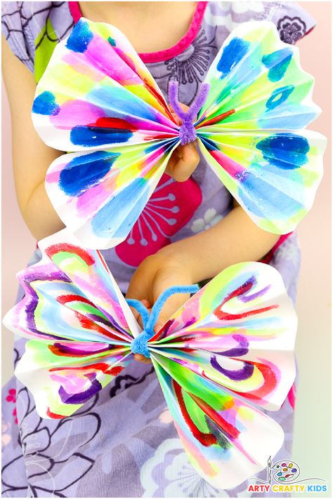 Transform your child's artwork into vibrant paper butterflies with this easy and fun craft! Perfect for preschoolers, this project uses simple accordion folds and a pipe cleaner to create beautiful butterflies. Great for recycling art and enhancing fine motor skills. Follow our step-by-step guide and explore more butterfly crafts at Arty Crafty Kids! 🦋 #KidCrafts #ButterflyCrafts #PreschoolActivities #RecycledArt #FineMotorSkills Pre K Butterfly Crafts, 3d Butterfly Craft Preschool, Pipe Cleaner Art For Kids, Butterfly Preschool Craft, Butterfly Crafts For Toddlers, Butterfly Art For Kids, Butterfly Kids Craft, Pipe Cleaner Butterfly, Easy Butterfly Craft