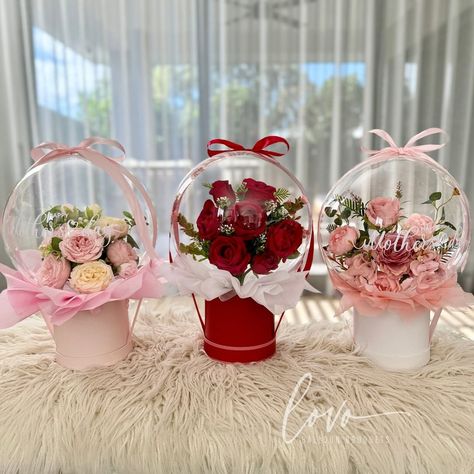 🌸 Make this Mother’s Day one she’ll never forget with our stunning collection of flower balloons and balloon hampers! Whether you want to send a cheerful bouquet of flowers inside a bubble balloon or a thoughtfully curated balloon hamper filled with flowers and chocolates, we’ve got you covered.🌸 Order now to ensure your Mother’s Day gift arrives on time! 🎈💕 . . . #Lovoballoonbouquets #lovoballoonsandgifts #lovoballoon #balloonbouquet #bubbleballoon #balloonhamper #flowerballoon boboballoon ... Balloon Hamper, Flower Balloons, Bouquet Bag, Chocolate Hampers, Bubble Balloons, Bouquet Ideas, Balloon Flowers, Bouquet Of Flowers, Balloon Bouquet