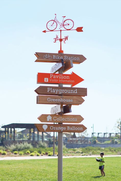 Directional Signage Design Outdoor, Outdoor Signage Ideas, Wayfinding Signage Outdoor, Park Signage Design Outdoor, Signage Design Outdoor Creative, Modern Park Design, Wayfinding Signage Design Outdoor, Directional Signage Design, School Signage Design