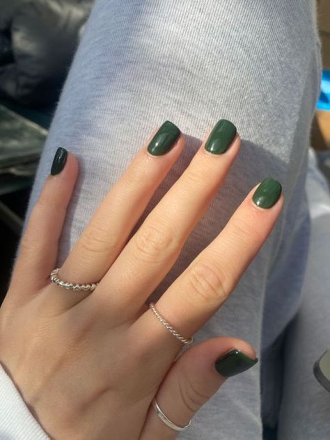 nail inspo 2023 Emerald Green Gel Nails, Green Gel Nails, Nail Inspo 2023, Round Square Nails, Short Natural Nails, Olive Nails, Green Acrylic Nails, Natural Nail Designs, Dark Green Nails