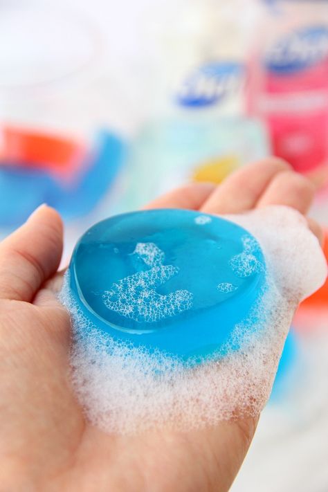 Homemade Jelly Soap Recipe - Similar to Lush jellies, these little soaps are squishy, jiggly and lots of fun for hand or body washing! #bitzngiggles #jellysoap #jelly #soap #Lush #jellies #bath #handsoap #homemade #DIY Forbidden Snacks, Bath Jellies, Diy Jelly, Diy Soap Bars, Jelly Soap, How To Make Jelly, Shower Jellies, Homemade Jelly, Pure Soap