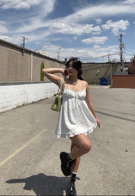 Alternative Style Summer Mini Dress, Formal Spring Outfits, Black Fairy Grunge Mini Dress For Spring, White Dress Black Boots Aesthetic, Vintage White Summer Mini Dress, White Mini Floral Summer Dress, Indie Concert Outfit, Summer Outfits Aesthetic Vintage, Summer Outfits Alt