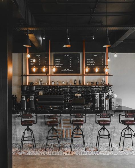 Industrial Coffee Shop, Kinds Of Coffee, Coffee House Design, Small Restaurant Design, Bar Deco, Modern Coffee Shop, Industrial Cafe, Bakery Interior, Small Coffee Shop