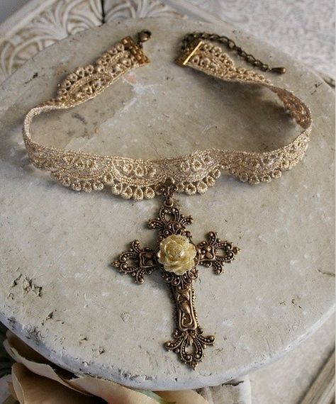 Victorian Cross Necklace, Faith Garden, Garden Victorian, Victorian Elegance, Dope Jewelry, Funky Jewelry, Gold Lace, Necklace Choker, Mode Inspo