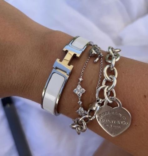 Xoxo Jewelry, Silver Bracelet Stack, Silver Jewlery, Preppy Jewelry, Wrist Jewelry, Luxe Jewelry, Jewelry Accessories Ideas, Dope Jewelry, Classy Jewelry