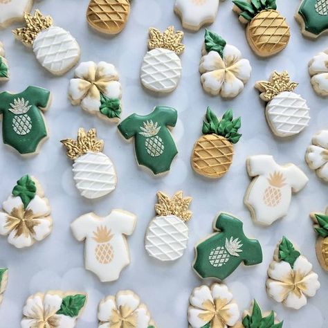 Pineapple Baby Shower Theme, Hawaiian Baby Showers, Luau Baby Showers, Tropical Baby Shower, Baby Shower Inspiration, Shower Food, Baby Shower Cookies, Baby Shower Planning, Baby Shower Food