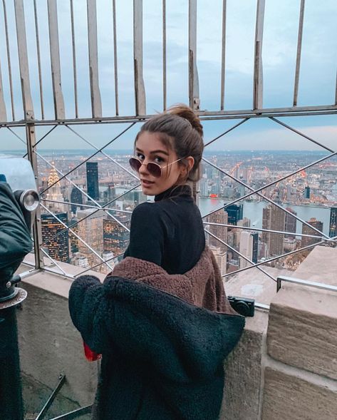 OLIVIA on Instagram: “kinda cold.” New York Aesthetic Winter, Nyc Pics, New York Pictures, New York Photos, New York Aesthetic, New York City Travel, Nyc Trip, Instagram Pose, Poses For Photos