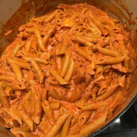 Vodka Penne Pasta, Penne Vodka Sauce, Penne Vodka, Vodka Sauce Pasta, Giada Recipes, Penne Alla Vodka, Vodka Pasta, Pasta Noodle Recipe, Alla Vodka