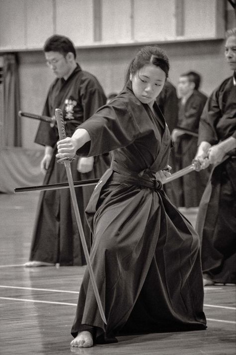 Japan Martial Arts, Kendo Photography, Samurai Photography, Guerriero Samurai, Women Karate, Female Samurai, Ju Jitsu, Japanese Warrior, Martial Arts Women