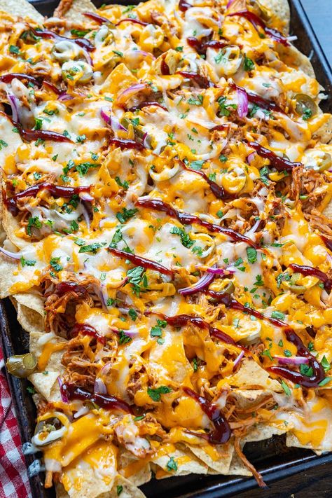 Nachos With Pulled Pork, Loaded Bbq Nachos, Pull Pork Nachos Recipe, Shredded Pork Nachos Recipe, Pulled Pork Platter, Pulled Pork Nachos Easy, Loaded Pork Nachos, Brisket Nachos Bbq, Sheet Pan Pulled Pork Nachos