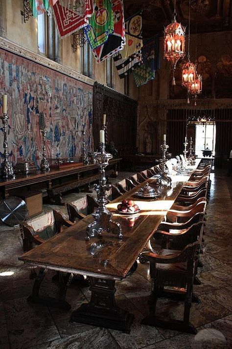 Hearst Castle dining room... Castle Dining Table, Medieval Dining Table, Castle Meeting Room, Viking Dining Room, Castle Dining Hall, Medieval Dining Hall, Medieval Dining Room, Gothic Dining Table, Castle Interior Medieval