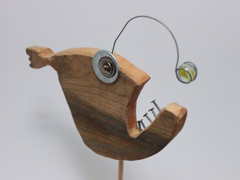 Handmade from recycled pallet wood, old washers, nails, wire and a marble.  This guy has a stand for display on a shelf, desk, etc. Base is 3.5 inches Tools Art, Driftwood Fish, Repurposed Decor, Bathroom Beach, Scrap Wood Crafts, Fish Decor, Seashell Wall Art, Nautical Crafts, Wood Art Projects