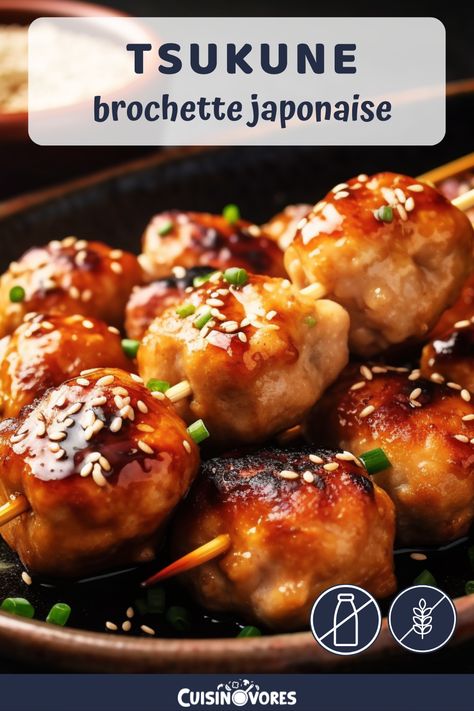 🇯🇵 Laissez-vous transporter au Japon avec les Tsukune, ces délicieuses brochettes de poulet juteuses. Parfaites pour une soirée Izakaya à la maison, elles sont un incontournable des yakitoris.🍢✨ Rendez-vous sur le site de Cuisinovores pour découvrir la recette ! #recette #cuisine #sansgluten #sanslactose #Tsukune #Yakitori #CuisineJaponaise #Yummy #RecetteFacile #InstaFood Shish Taouk, Croquettes, Asian Recipes