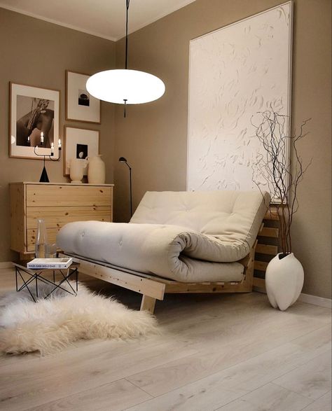 Futon Bed Diy, Diy Seng, Hippie House, Fun Room, Bed Diy, Futon Bed, Nordic Home, Living Room Spaces, Diy Bed