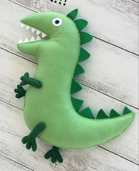 Dinosaur Stuffed Animal Pattern Free, Dinosaur Pillow Pattern, Plushies Diy, Make A Dinosaur, Textile Art Dolls, Baby Mobil, Dinosaur Fabric, Scrap Fabric Projects, Baby Shower Crafts