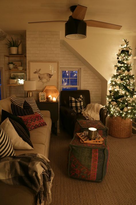 Cozy But Modern Living Room, House Lights, Decorating House, Christmas Bucket, Christmas Worksheets, Keep It Clean, Cozy Evening, Front Rooms, Christmas Night