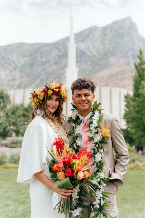 Polynesian Wedding Bouquet, Tongan Wedding Decorations, Polynesian Wedding Ideas, Tahiti Elopement, Interacial Wedding, Tropical Wedding Party, Poly Wedding, Tongan Wedding, Fijian Wedding