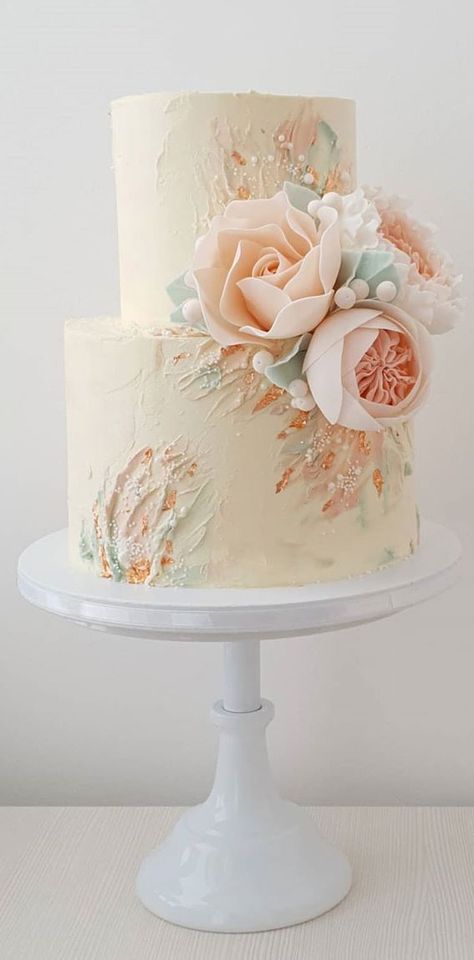 If you’re a total buttercream lover, you will enjoy and be inspired by these pretty buttercream cakes with a modern spin created by Vanilica Cake... Creative Wedding Cake Ideas Unique, Butter Cream Wedding Cakes, 10 Year Birthday Cake, Peach Buttercream, Palette Knife Cake, 10 Year Birthday, Peach Wedding Cake, Blue Peach Wedding, Flowers Fondant