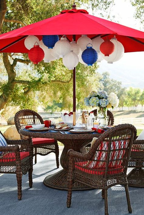 Creative and Easy Ideas for Your 4th of July Party - DIY crafts, decorations, recipes and free party printables to help you celebrate in style with ease! curated by BirdsParty.com @birdsparty #4thjuly #easycrafts #4thjulycrafts #diy #crafts #redwhiteblue Pool Patio Decor, Fourth Of July Decorations, Fourth Of July Food, Fourth Of July Decor, Patriotic Party, 4th Of July Celebration, 4th Of July Decorations, July Crafts, Decoration Inspiration