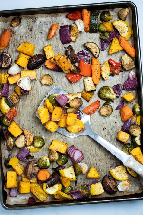 Oven Roasted Vegetables are an EASY side dish or meal prep, made with a variety of different veggies and garlic cloves, tossed in olive oil and roasted until perfectly tender! The Best Roasted Vegetables, Roasted Veggies No Oil, Roasted Mixed Vegetables Oven, Holiday Roasted Vegetables, Roasted Vegetables With Balsamic Glaze, Balsamic Roasted Vegetables Allrecipes, Roasted Mixed Vegetables, Mediterranean Roasted Vegetables, Roasted Root Vegetable Medley