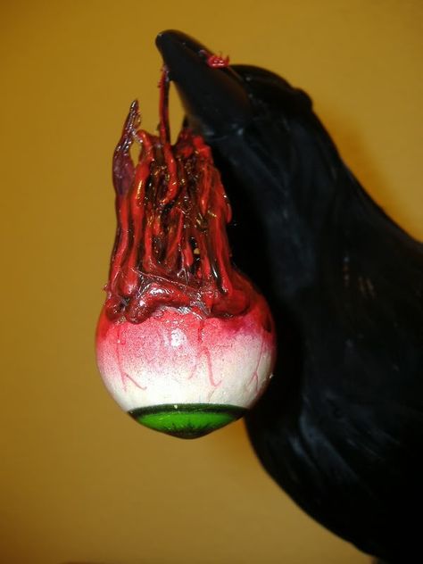 This is a process for using glue gun glue for eyeball muscles (I believe it was Cassie7's eyeball muscles made from liquid latex that gave me the idea Halloween Board, Hallowen Ideas, Halloween Props Diy, Haunted Halloween, Prop Making, Ceramic Figures, Creepy Halloween, Halloween Deco, Halloween Props