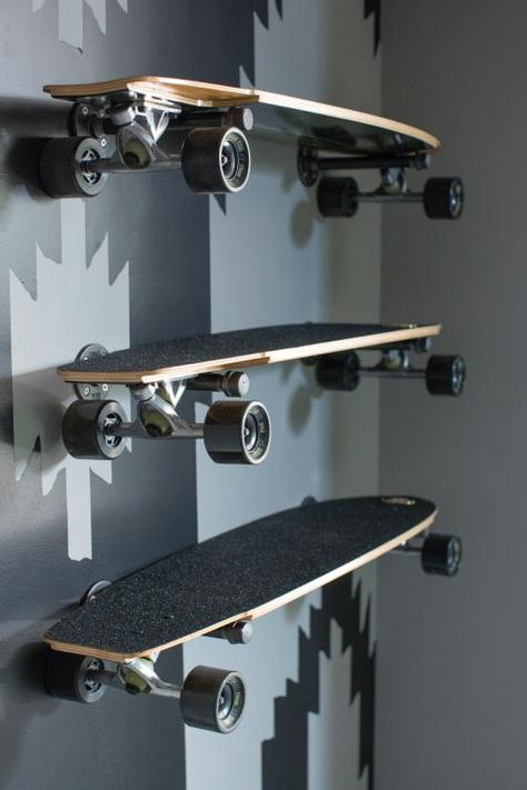 Skateboard Room, Easy Garage Storage, Garage Pictures, Teenage Boy Room, Teen Boy Room, Boy Bedroom Design, Teenage Room, Teen Boy Bedroom, Teenager's Room