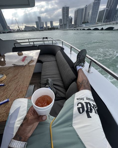 Black Man Luxury Lifestyle, Black Man Luxury Aesthetic, Black Man Travel Aesthetic, Hood Rich Aesthetic Men, Rich Lifestyle Aesthetic Men Video, Lets Eat, Mens Luxury Lifestyle, Luxury Lifestyle Fashion, Eat Together