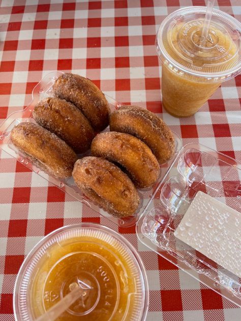 Apple Cider And Donuts, Cider Donuts Aesthetic, Cider Mill Aesthetic, Apple Cider Donuts Aesthetic, Apple Cider Aesthetic, Pumpkin Patch Aesthetic, Fall Donuts, Fall Aesthetic Pictures, Fall Szn