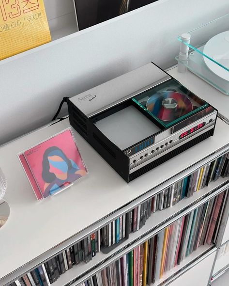 Doin’ it right! Listening Space inspiration 🧼🎶 • By: @olnlor @w_am_b @audiophileaesthetic • @jblaudio 4312G Ghost Edition Control Monitor Loudspeakers • Aura Music Aura Note V2 CD Player @transpa.rent Turntable #acrylick #featured Aura Music, Turntable Setup, Art Club Projects, Cd Shelves, Music Room Decor, Future Apartment Decor, Listening Room, Bedroom Setup, Vinyl Cd