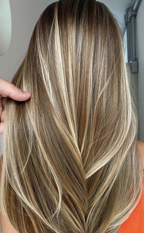 Brunettes Highlights, Brunette Hair With Highlights, Dirty Blonde Hair, Brown Hair With Blonde Highlights, Honey Blonde Hair, Blonde Hair Inspiration, Blonde Hair Looks, Blonde Hair With Highlights, Hairstyles Summer