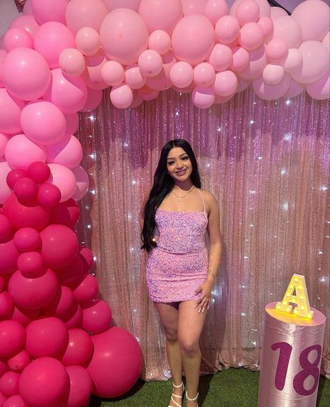 Pink Bday Outfit, Pink Backdrop Birthday, Vegas Birthday Cake, Pretty In Pink Birthday, Pink Birthday Party Decorations, Pink Birthday Dress, 18th Party, 21st Birthday Themes, Cute Hoco Dresses