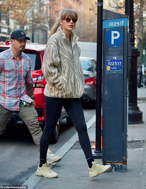 Taylor Swift shows her support for Beyonce on way to studio in NYC Taylor Swift Outfits 2024, Taylor Swift 2024, Taylor Swift Street Style, Blonde Cat, Strawberry Champagne, Taylor Swift Outfits, Taylor Swift Hair, Red Taylor, Long Live Taylor Swift