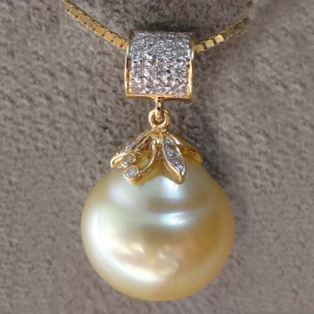 Pearl Pendant Set Gold, Pearl Pendent Designs, South Sea Pearl Pendant, Pearl Lockets Pendants, Pearl Pendant Designs Gold, Pearl Pendant Designs, Simple Pearl Pendant, Black Beads Mangalsutra Design, Diamond Jewelry Set