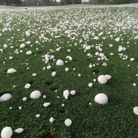 Hail Weather Aesthetic, Torrential Rain Aesthetic, Water Flood Aesthetic, Hail Storm Aesthetic, Strange Weather, Crazy Weather, Water Flood, Spain Madrid, Storm Photography