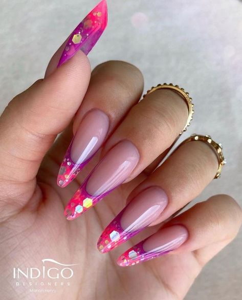 French Reverse Nails, Reverse Nails, Reverse French Nails, Fantasy French, Nail Noel, Belle Nails, Henna Nails, Almond Shape Nails, Best Nail Art Designs