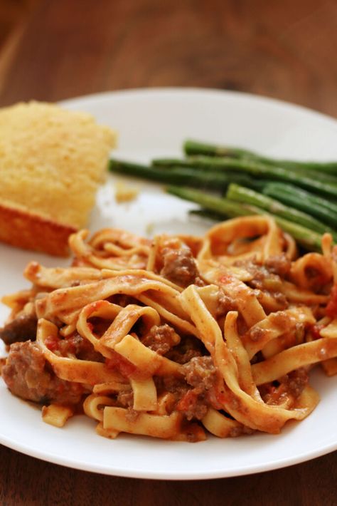 Noodles With Ground Beef, Pressure Pot, Green Chiles, Egg Noodles, Green Chile, How To Make Cheese, Casseroles, Ground Beef, Instant Pot