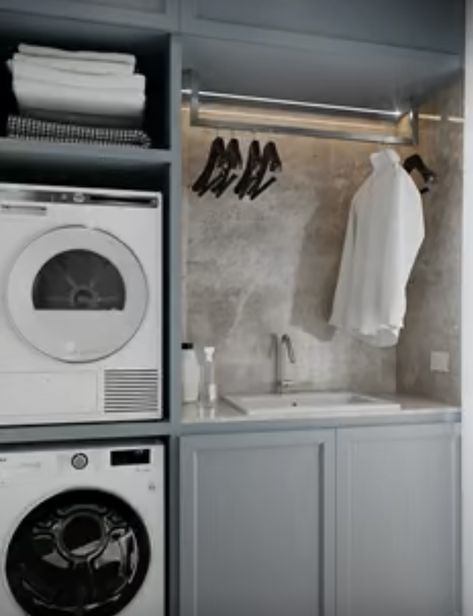 Utility Room Inspiration, Small Utility Room, Utility Room Designs, Stacked Laundry Room, Ideas Small Kitchen, Laundry Room Ideas Small Space, Dream Laundry Room, Laundry Room Closet, Laundry Room Layouts