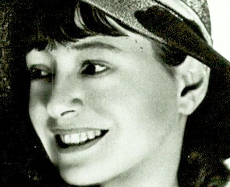 Dorothy Parker is known for her poetry and wit, but she kicked ass by pushing for social justice. She sympathized with the oppressed and racial injustice affected her very deeply. Read her 1927 short story “Arrangement in Black and White,” which reveals her sensitivity to examples of such injustices. P.S. She bequeathed her estate to MLK, Jr. although they had never met. Dorothy Parker Quotes, Dorothy Parker, Women Writers, Story Writer, American Poets, Writers And Poets, Favorite Authors, Book Authors, New Yorker