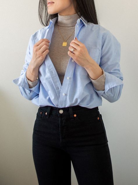 Shirt Layering Outfit, Collared Shirt Outfits, Outfit Layering, Oversized Shirt Outfit, Straight Jeans Outfit, 00s Mode, Blue Shirt Women, Turtleneck Outfit, Pose Fotografi