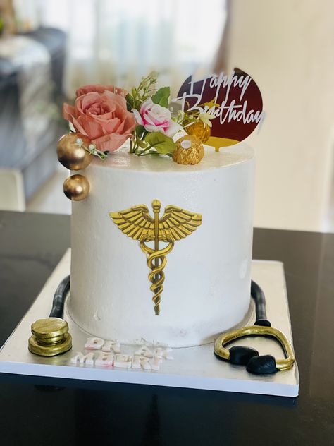 Doctor Party Ideas, Medical School Graduation Cake, Cake For Nursing Graduation, Cake For Doctor Graduation, Cake For Medical Student, Cake Designs For Doctors, Doctor Graduation Cake, Degree Cake, Pharmacy School Graduation Party