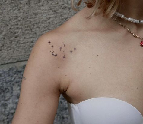 Stars And Moon Tattoo, Astronomy Tattoos, Tattoo On The Shoulder, Star Tattoo On Shoulder, Moon Star Tattoo, Astronomy Tattoo, Explore Tattoo, Spine Tattoos For Women, Discreet Tattoos