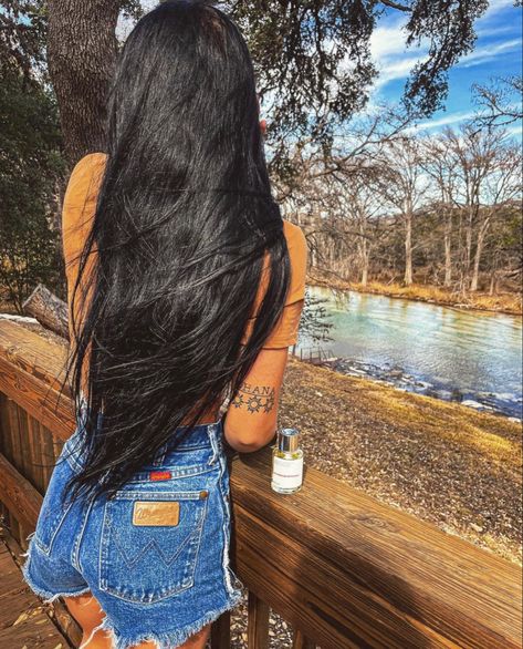 Country Girl Black Hair, Black Hair Western Fashion, Black Hair Cowgirl Aesthetic, Black Hair Country Girl, Black Hair Outfit Ideas, Crown Inspiration, Vision Journal, Cowgirl Hair, Western Hair