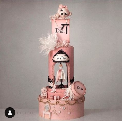 Dior Cake, Maket Pasta, Cupcakes Design, 15th Birthday Cakes, Fashion Cake, Girly Cakes, Baby Dior, Luxury Cake, Halloween Food Treats